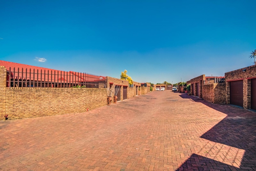 3 Bedroom Property for Sale in Glen Marais Gauteng