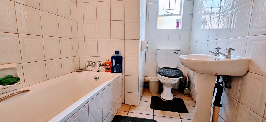2 Bedroom Property for Sale in Peacehaven Gauteng