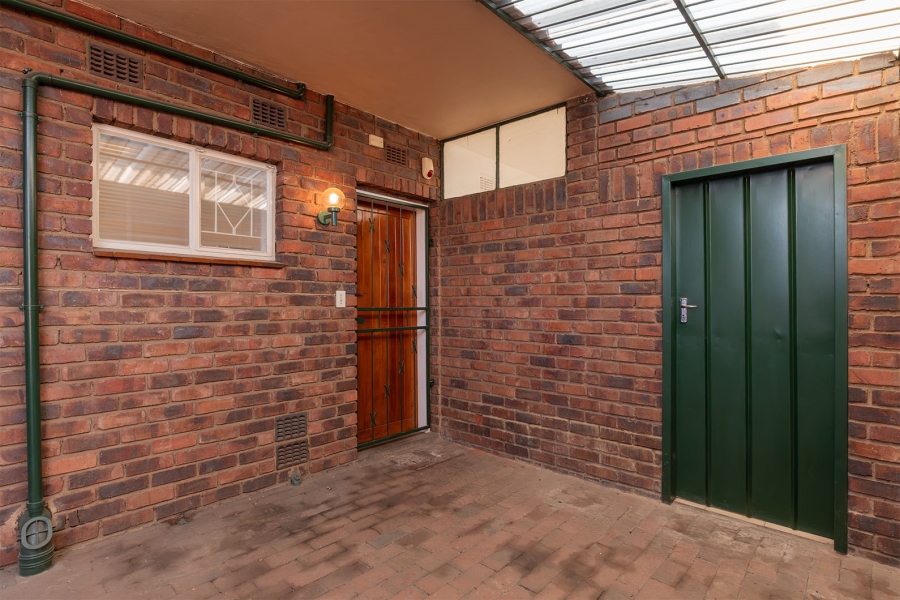 2 Bedroom Property for Sale in Dayanglen Gauteng