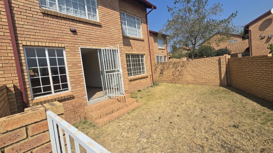 2 Bedroom Property for Sale in The Reeds Gauteng
