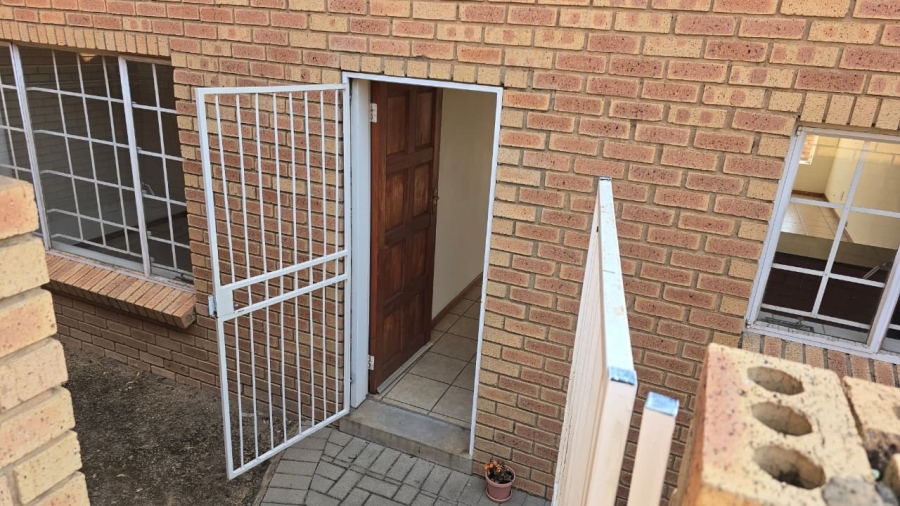 2 Bedroom Property for Sale in The Reeds Gauteng