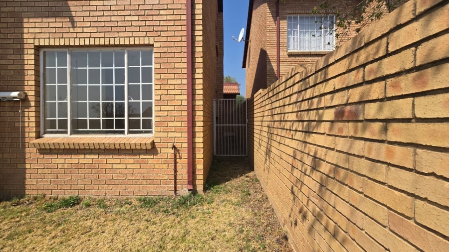 2 Bedroom Property for Sale in The Reeds Gauteng