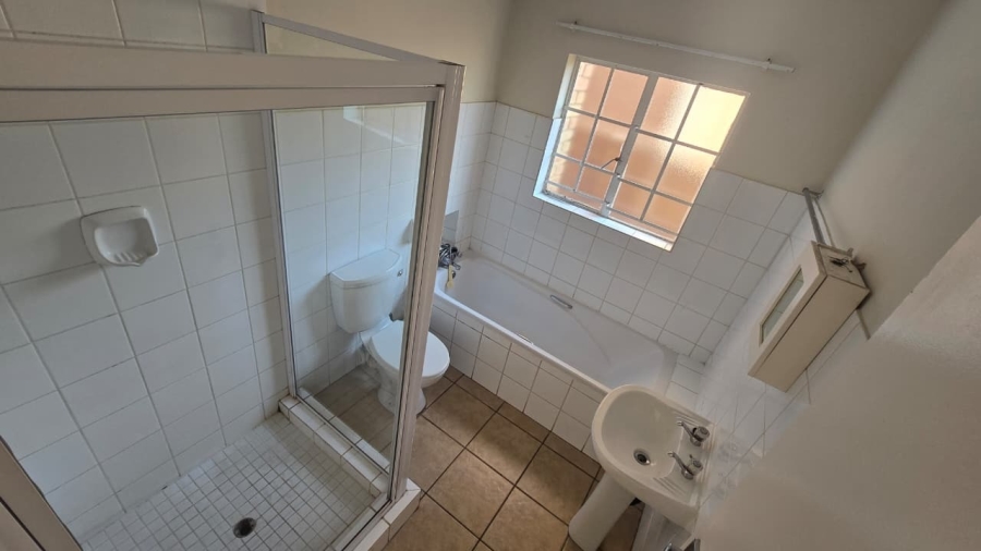 2 Bedroom Property for Sale in The Reeds Gauteng