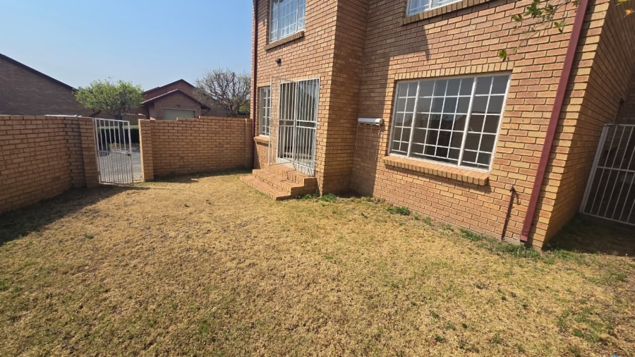 2 Bedroom Property for Sale in The Reeds Gauteng