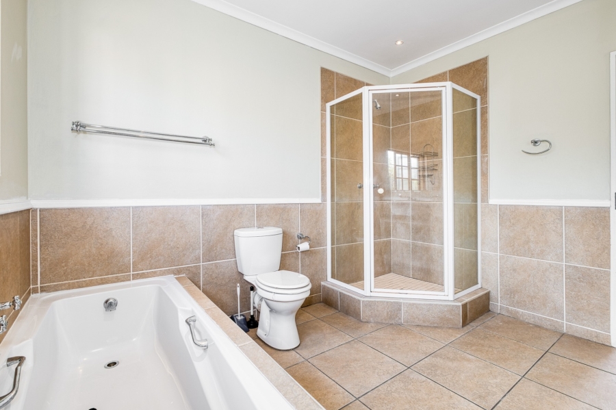 3 Bedroom Property for Sale in Broadacres Gauteng