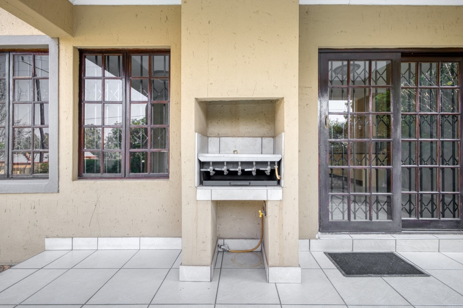 3 Bedroom Property for Sale in Broadacres Gauteng