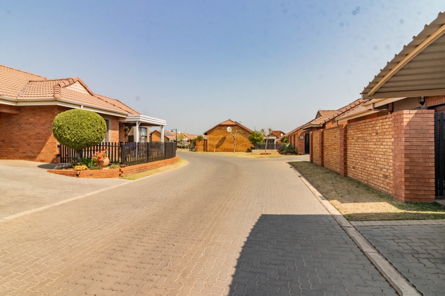 2 Bedroom Property for Sale in Brentwood Park AH Gauteng