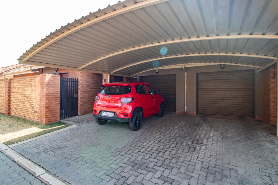 2 Bedroom Property for Sale in Brentwood Park AH Gauteng