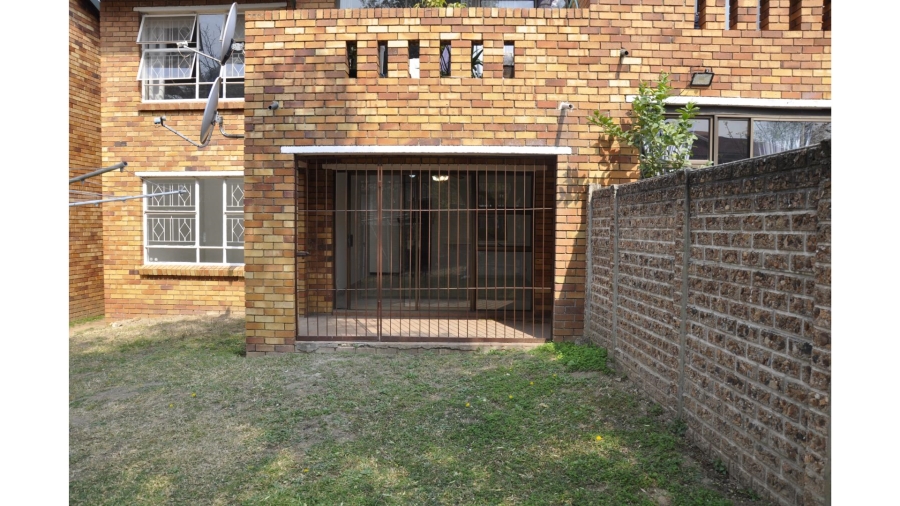 2 Bedroom Property for Sale in Buccleuch Gauteng