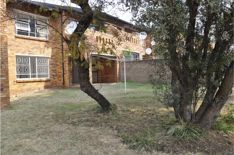 2 Bedroom Property for Sale in Buccleuch Gauteng