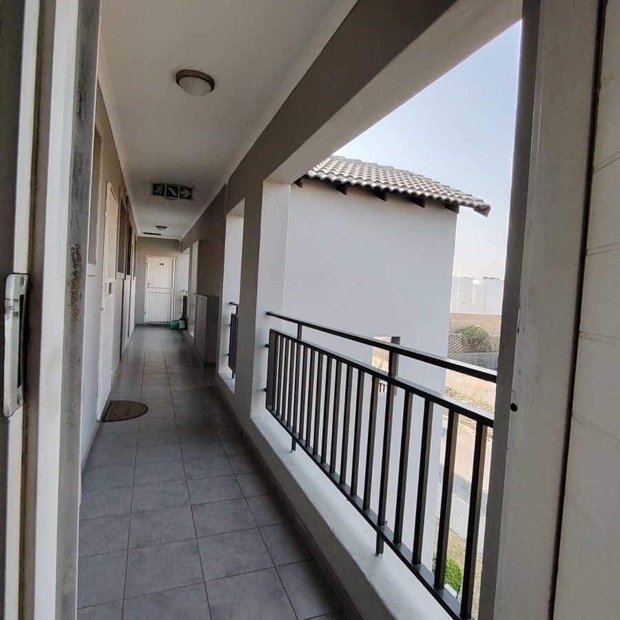 2 Bedroom Property for Sale in Erand Gardens Gauteng