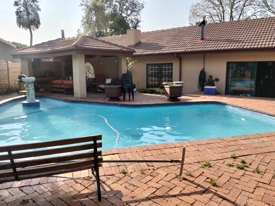 4 Bedroom Property for Sale in Garsfontein Gauteng