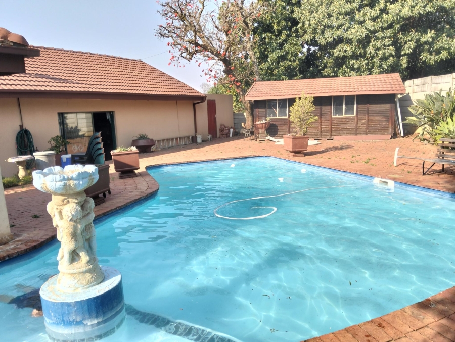 4 Bedroom Property for Sale in Garsfontein Gauteng