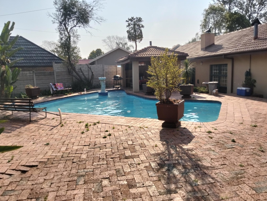 4 Bedroom Property for Sale in Garsfontein Gauteng