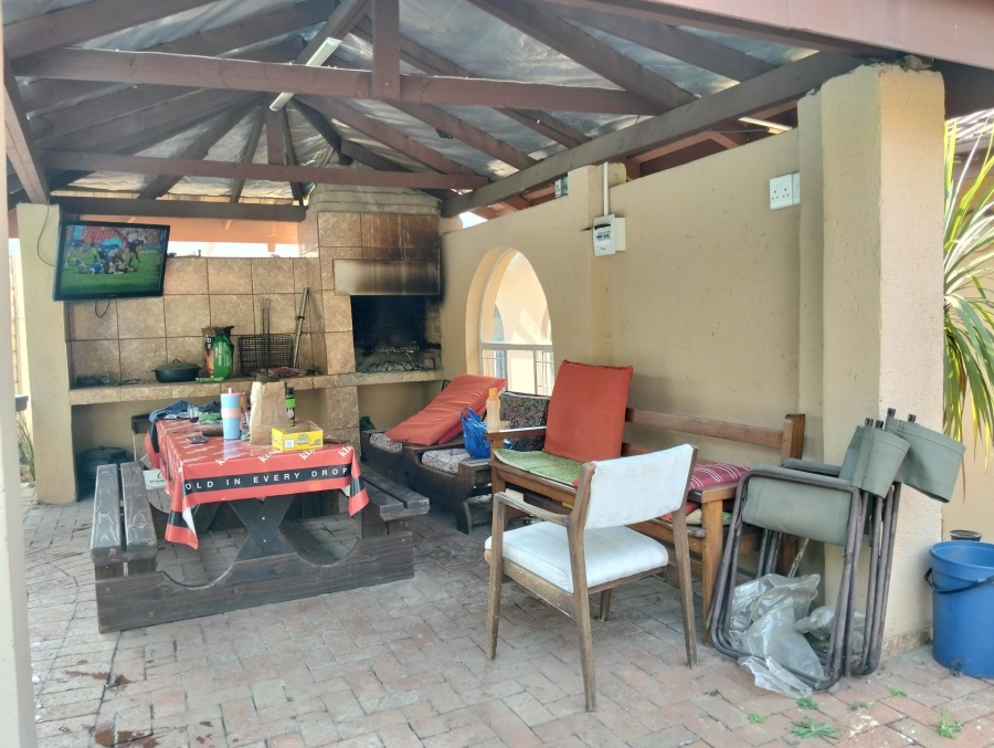 4 Bedroom Property for Sale in Garsfontein Gauteng