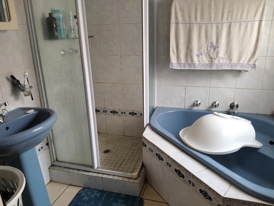 4 Bedroom Property for Sale in Garsfontein Gauteng
