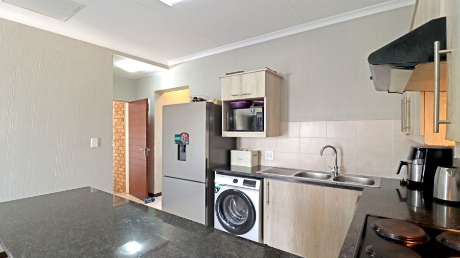 1 Bedroom Property for Sale in Barbeque Downs Gauteng
