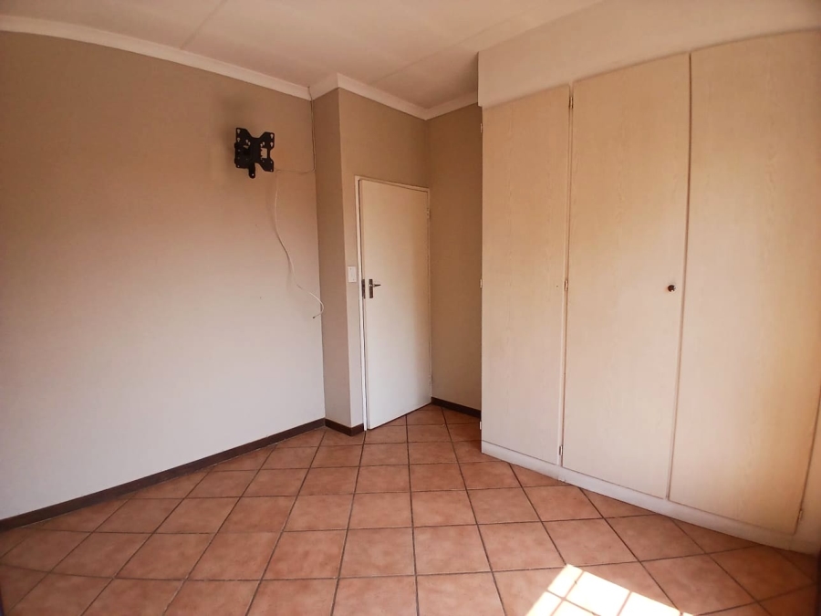To Let 2 Bedroom Property for Rent in Eco Park Gauteng