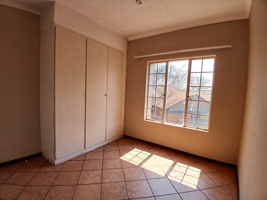 To Let 2 Bedroom Property for Rent in Eco Park Gauteng