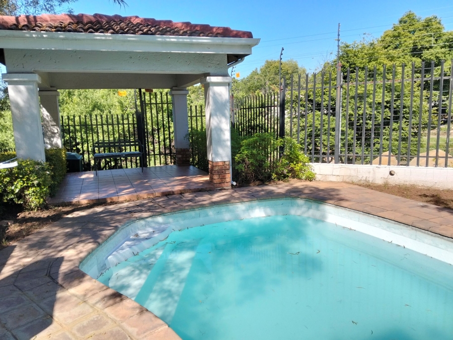 2 Bedroom Property for Sale in Sonneglans Gauteng