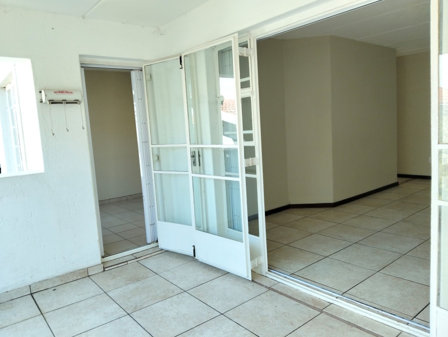 2 Bedroom Property for Sale in Sonneglans Gauteng