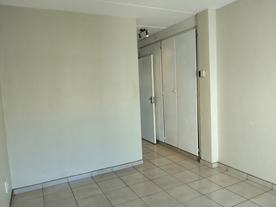 2 Bedroom Property for Sale in Sonneglans Gauteng