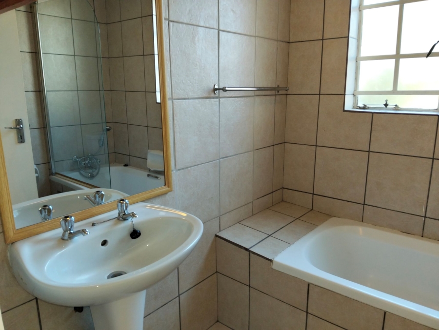 2 Bedroom Property for Sale in Sonneglans Gauteng