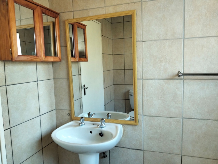 2 Bedroom Property for Sale in Sonneglans Gauteng