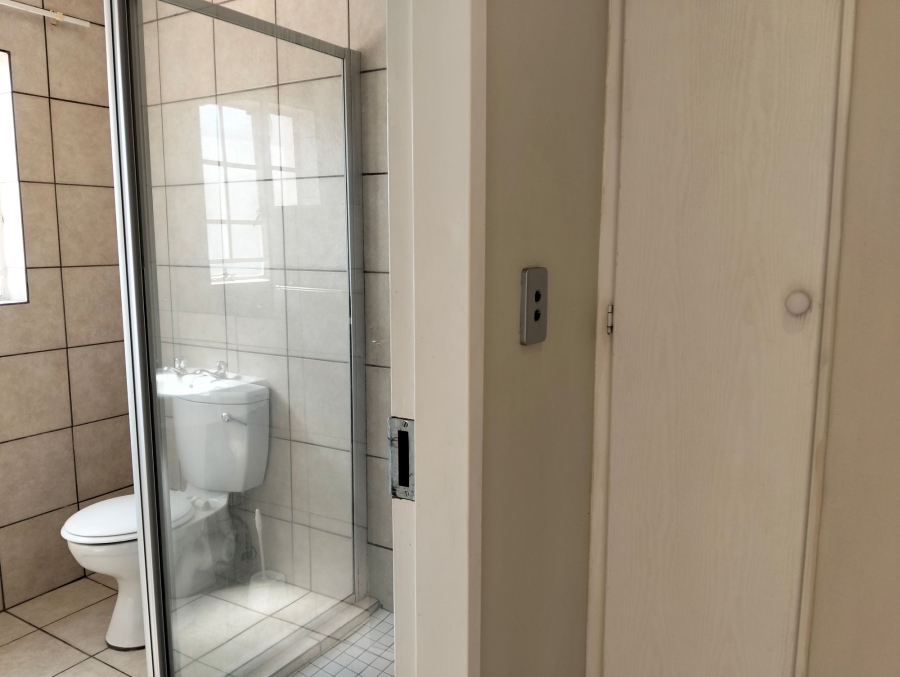 2 Bedroom Property for Sale in Sonneglans Gauteng