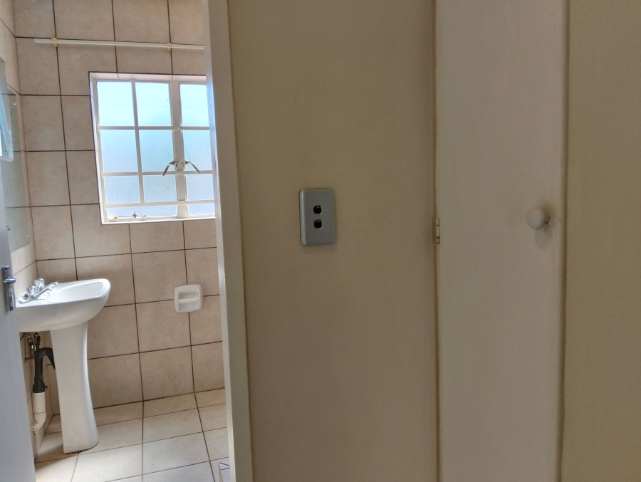 2 Bedroom Property for Sale in Sonneglans Gauteng