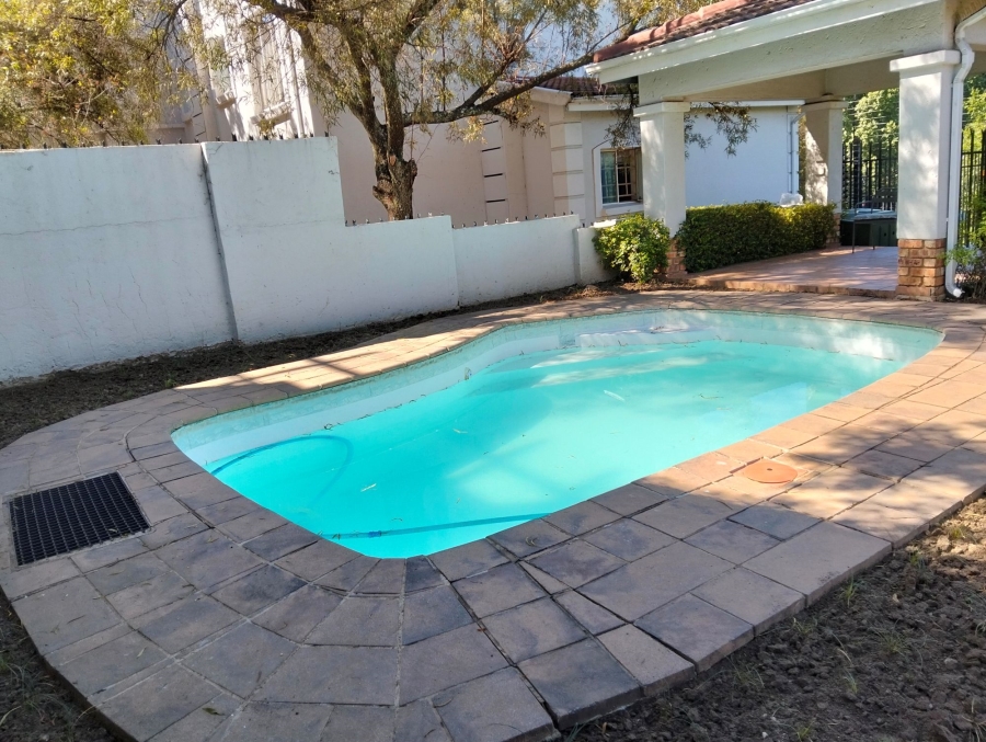 2 Bedroom Property for Sale in Sonneglans Gauteng
