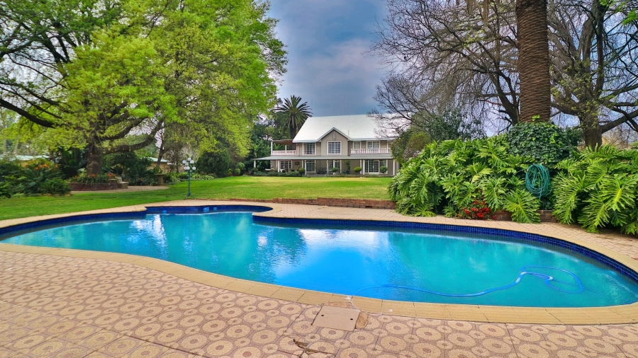 6 Bedroom Property for Sale in Klippoortjie Gauteng