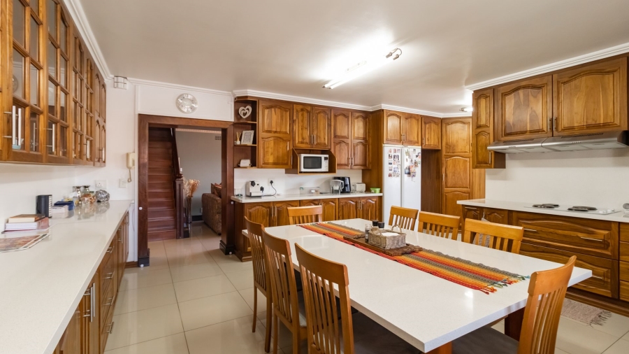 6 Bedroom Property for Sale in Klippoortjie Gauteng