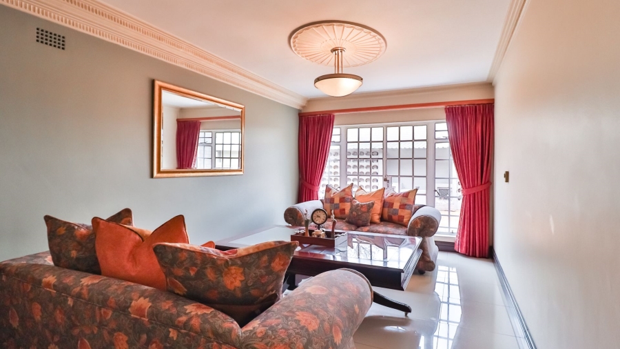 6 Bedroom Property for Sale in Klippoortjie Gauteng