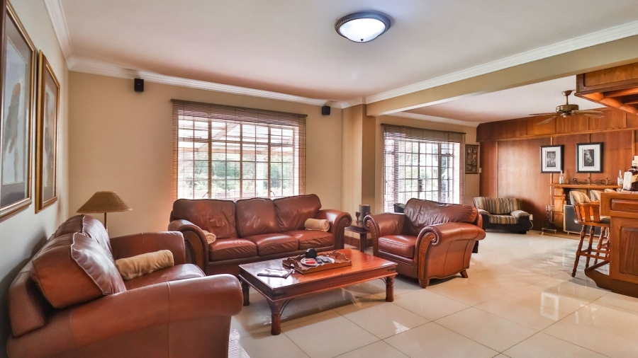 6 Bedroom Property for Sale in Klippoortjie Gauteng