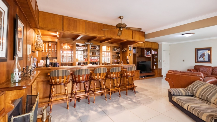 6 Bedroom Property for Sale in Klippoortjie Gauteng