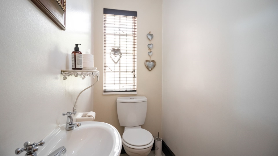 6 Bedroom Property for Sale in Klippoortjie Gauteng