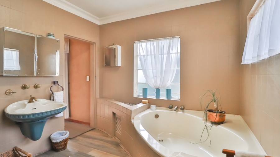 6 Bedroom Property for Sale in Klippoortjie Gauteng
