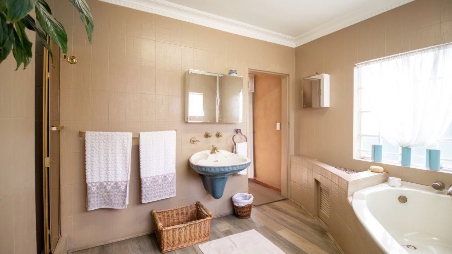 6 Bedroom Property for Sale in Klippoortjie Gauteng