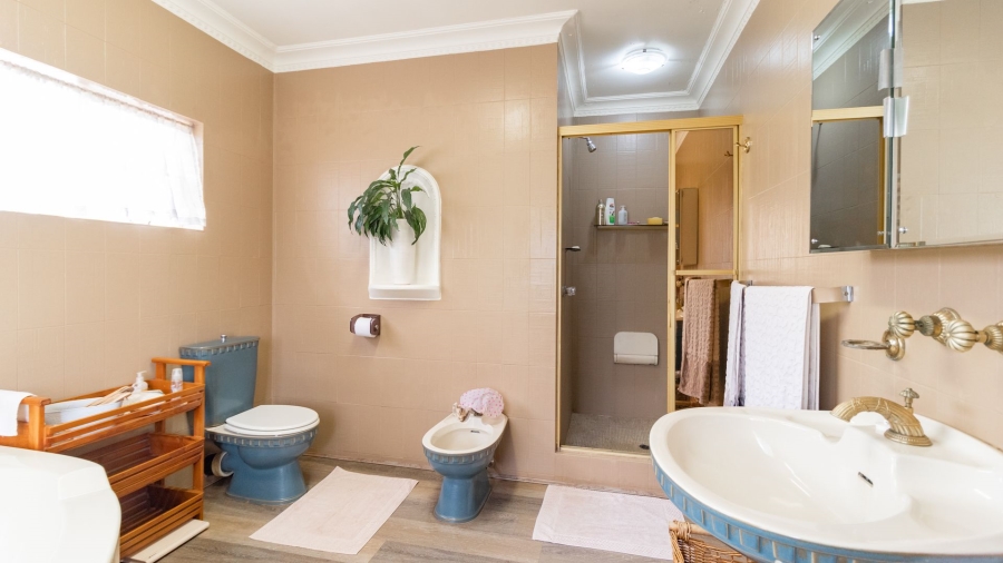 6 Bedroom Property for Sale in Klippoortjie Gauteng