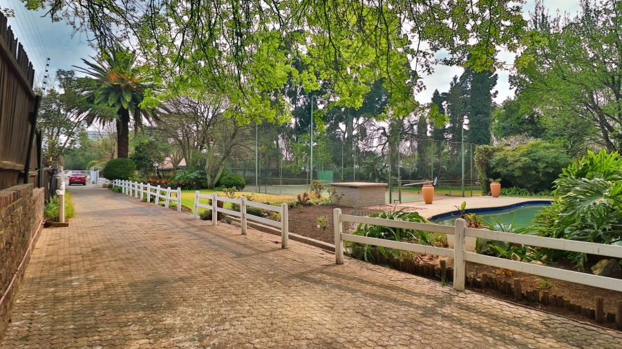 6 Bedroom Property for Sale in Klippoortjie Gauteng