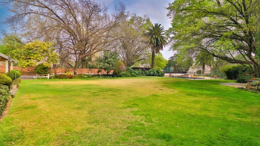 6 Bedroom Property for Sale in Klippoortjie Gauteng