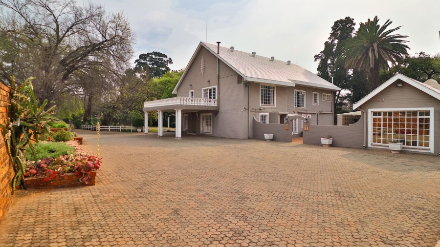 6 Bedroom Property for Sale in Klippoortjie Gauteng
