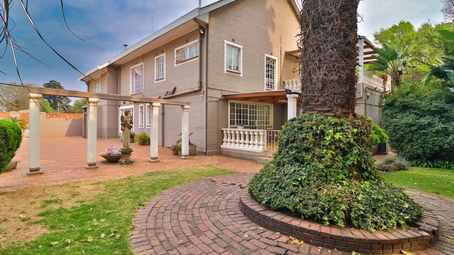 6 Bedroom Property for Sale in Klippoortjie Gauteng
