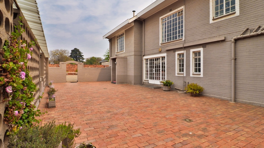 6 Bedroom Property for Sale in Klippoortjie Gauteng