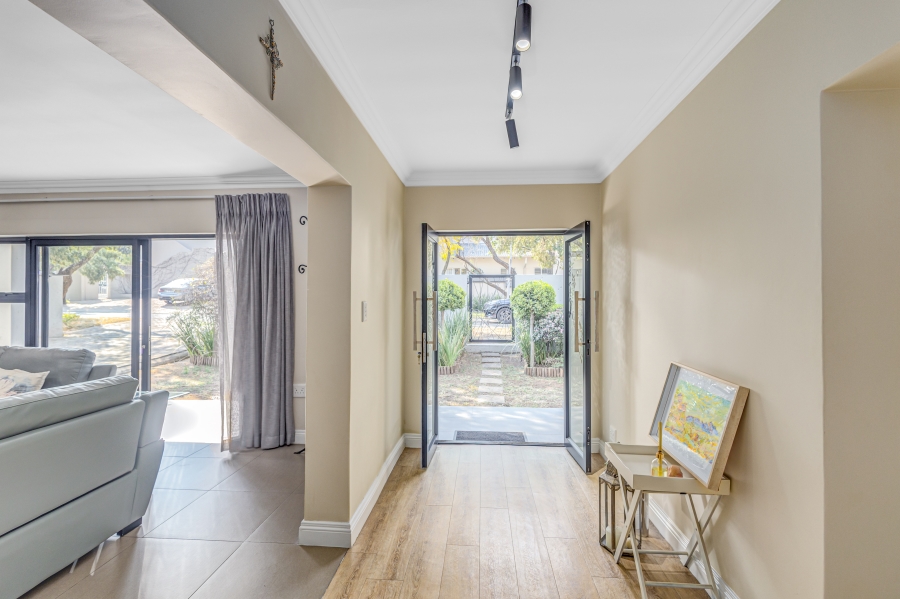 5 Bedroom Property for Sale in Kyalami Estates Gauteng