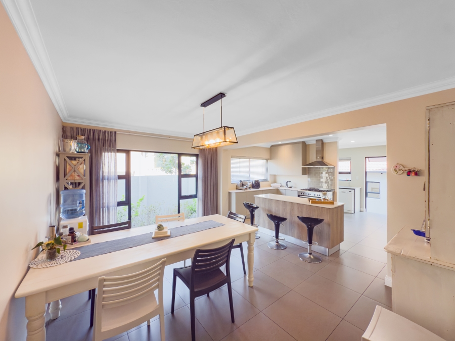 5 Bedroom Property for Sale in Kyalami Estates Gauteng