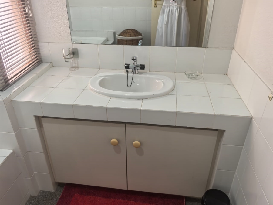 3 Bedroom Property for Sale in Wilro Park Gauteng