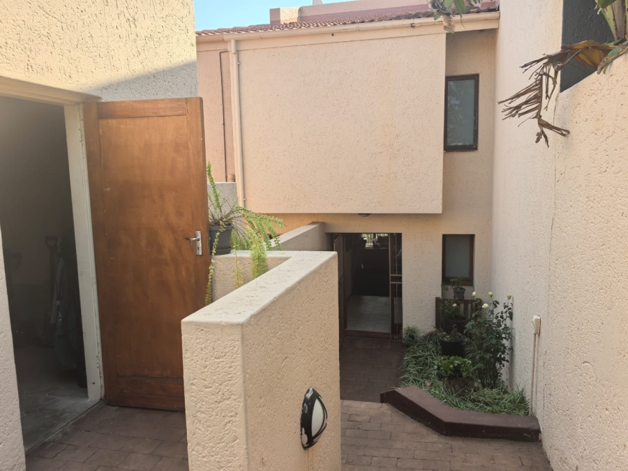 3 Bedroom Property for Sale in Wilro Park Gauteng