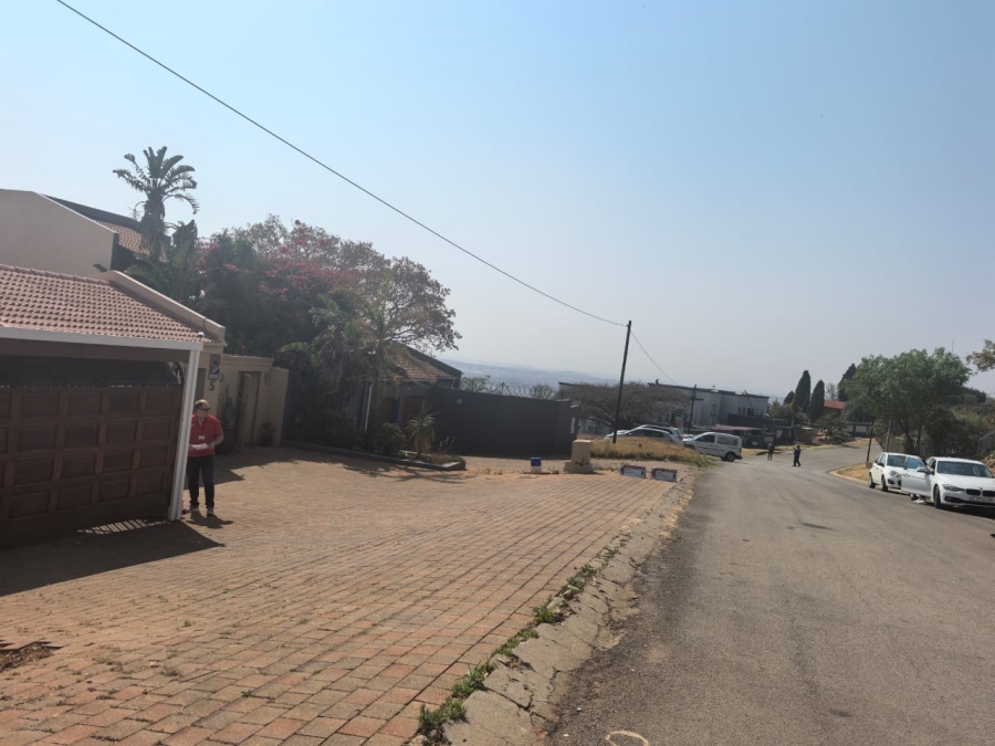 3 Bedroom Property for Sale in Wilro Park Gauteng